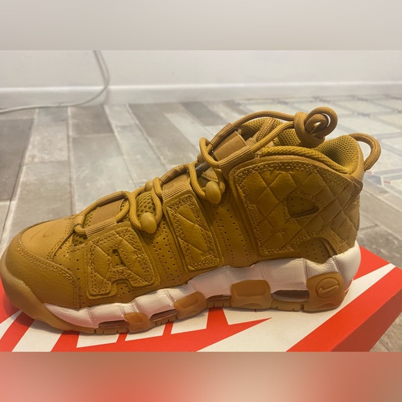 NIKE women’s Nike air more UPTEMPO size 7 (Box included) - Picture 5 of 6